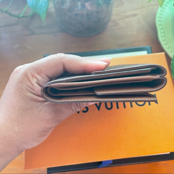 Authentic 💯 Louis Vuitton Monogram Portefeiulle Elise Trifold Wallet - Picture 5 of 10